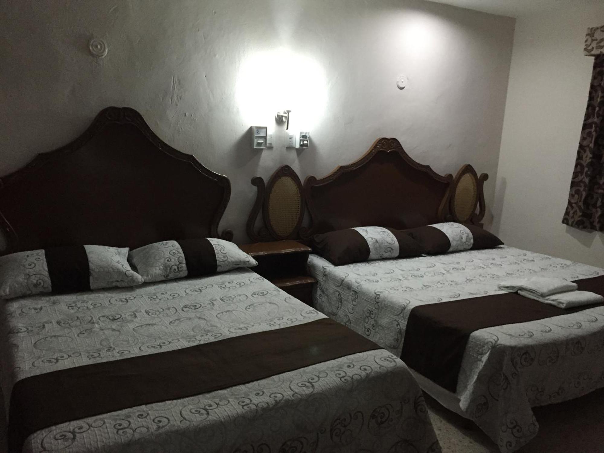 Hostel Hostal Kin-Beh Valladolid  Zewnętrze zdjęcie