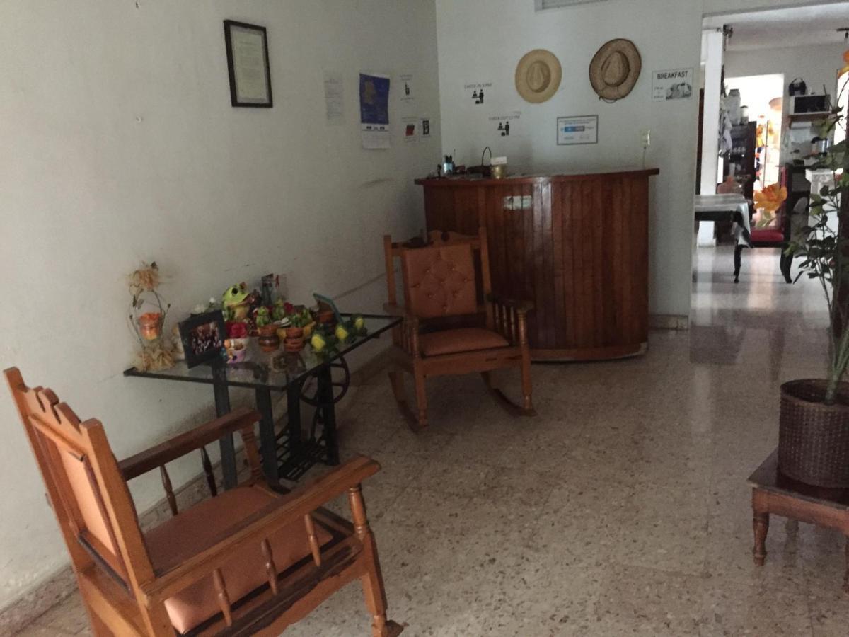 Hostel Hostal Kin-Beh Valladolid  Zewnętrze zdjęcie